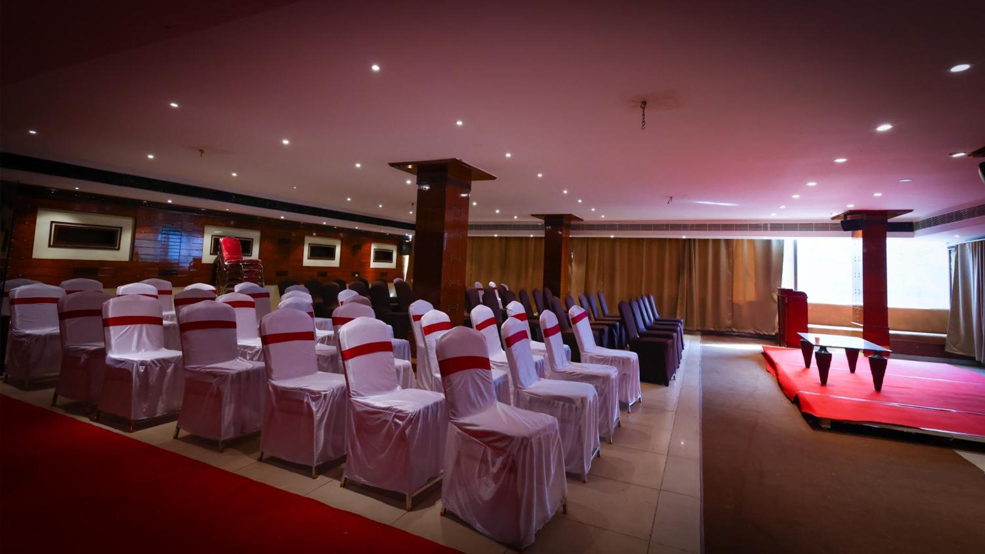 Hotel Lj Dadi'S Grand Višákhapatnam Exteriér fotografie