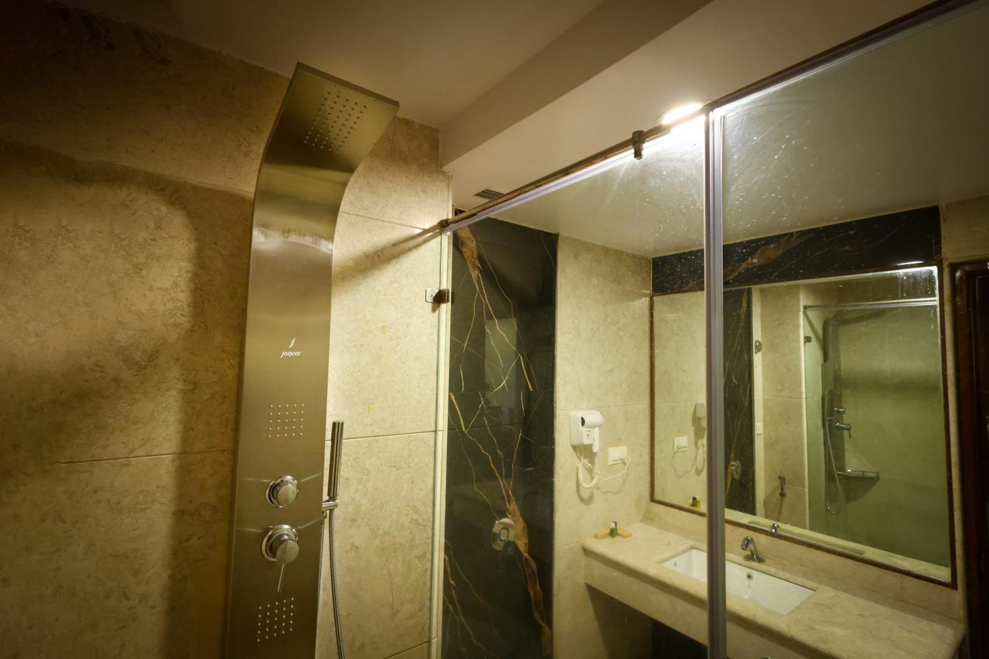 Hotel Lj Dadi'S Grand Višákhapatnam Exteriér fotografie